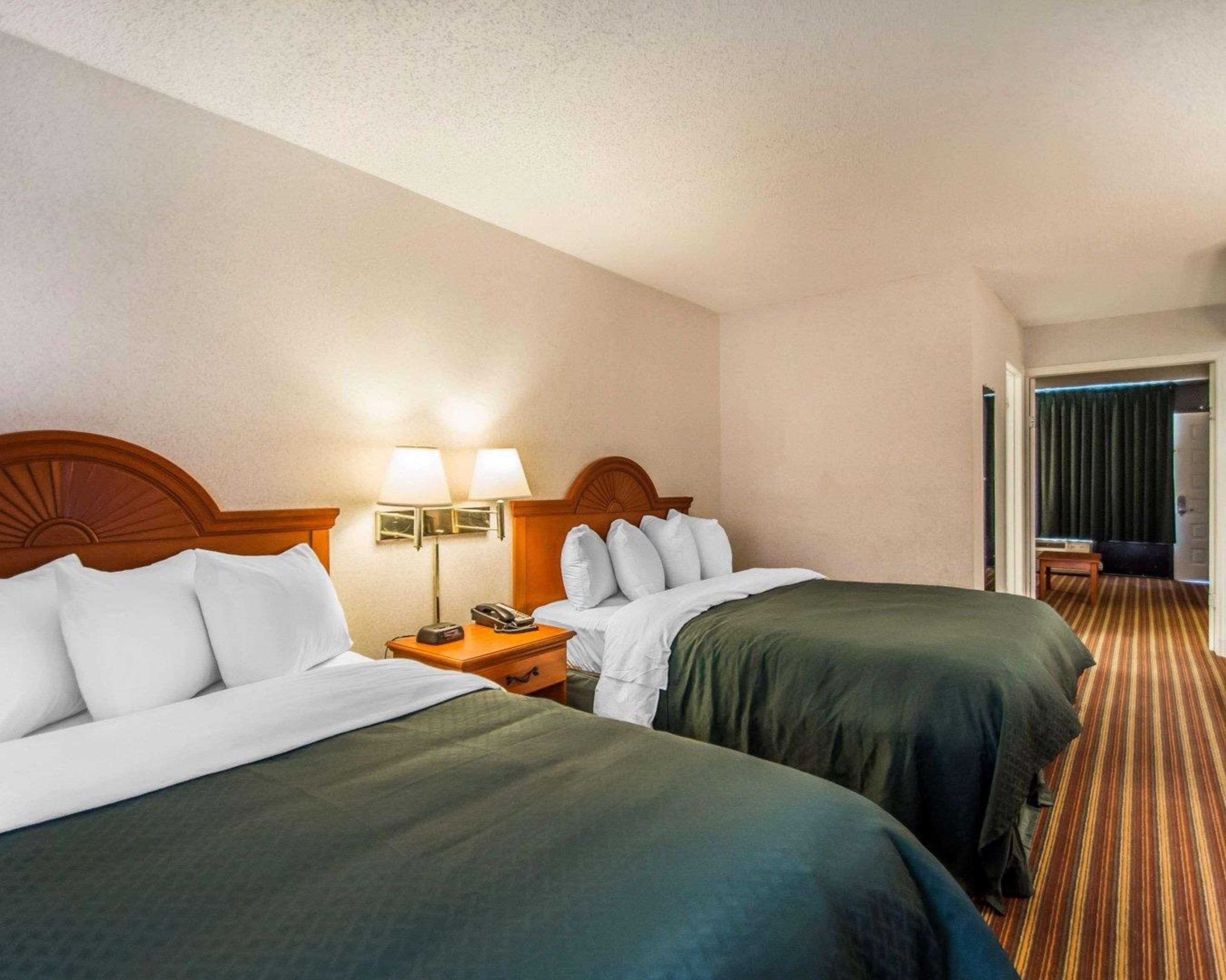 Quality Inn & Suites At Tropicana Field St. Petersburg Dış mekan fotoğraf