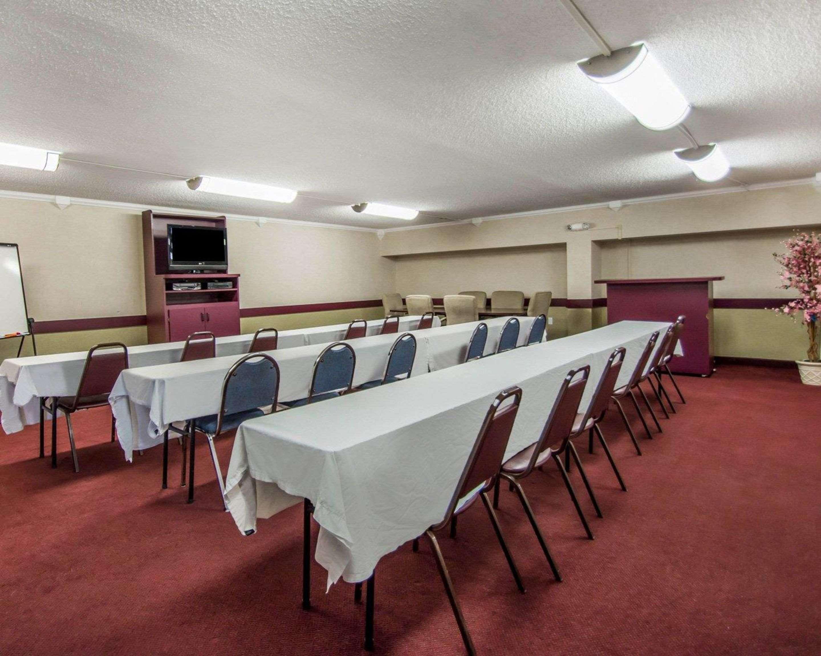 Quality Inn & Suites At Tropicana Field St. Petersburg Dış mekan fotoğraf