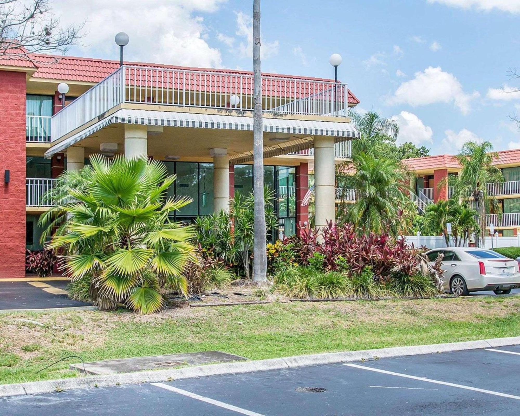 Quality Inn & Suites At Tropicana Field St. Petersburg Dış mekan fotoğraf