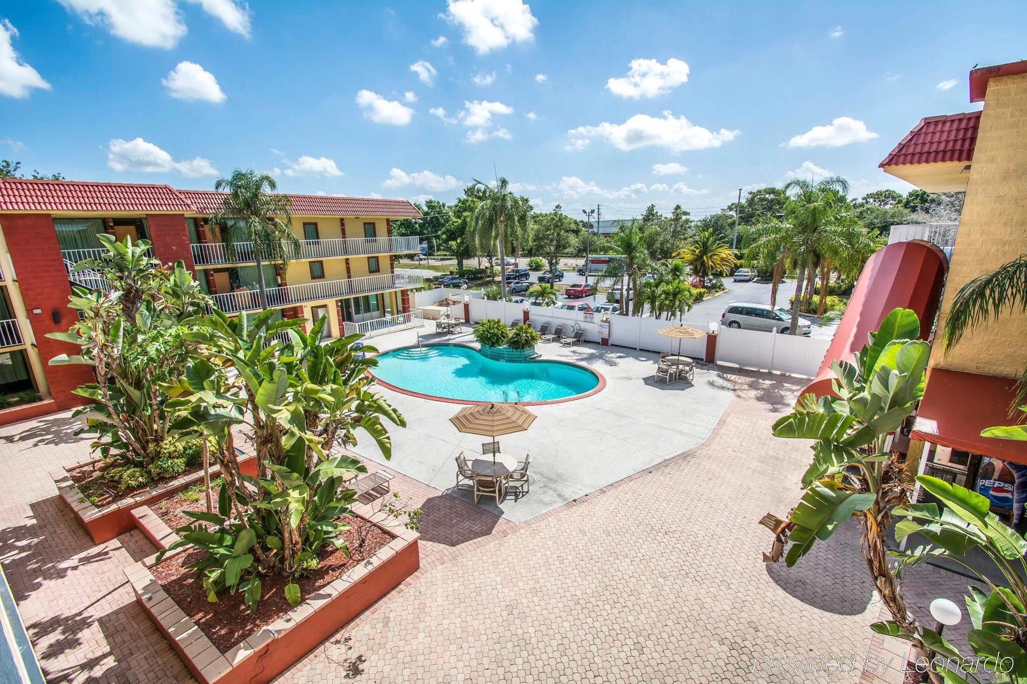 Quality Inn & Suites At Tropicana Field St. Petersburg Dış mekan fotoğraf